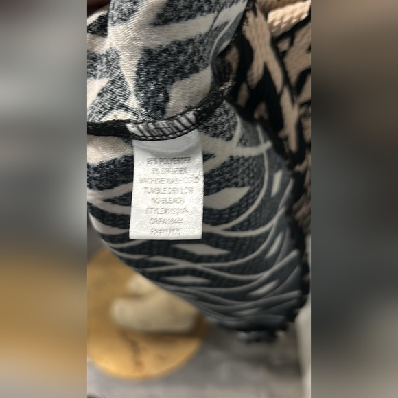 Haani Black and Cream Patterned Top - Picture 7 of 7